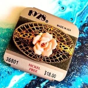 1928 Gold Filigree Brooch with Pink Rose